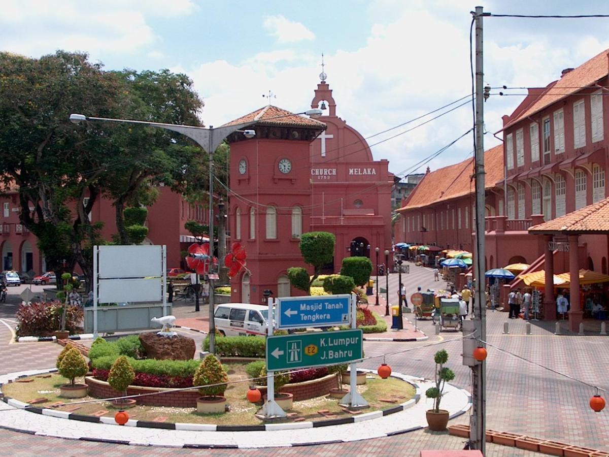Cozy Riverside Hotel ملقا المظهر الخارجي الصورة