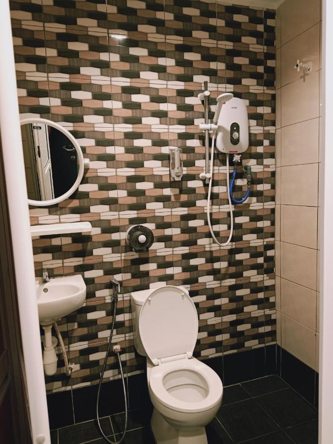 Cozy Riverside Hotel ملقا المظهر الخارجي الصورة